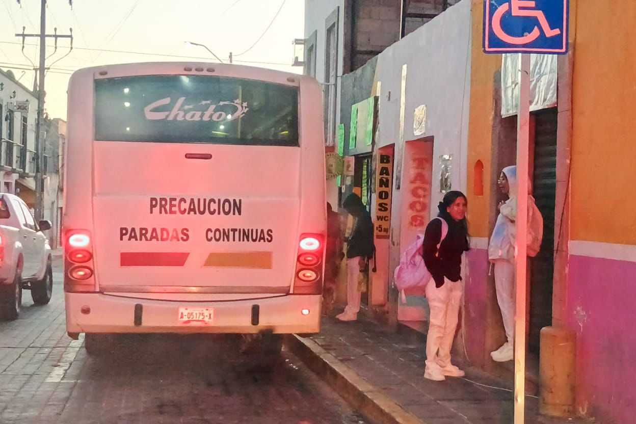 Policía de Huamantla protege a los usuarios de transporte público que abordan en la madrugada